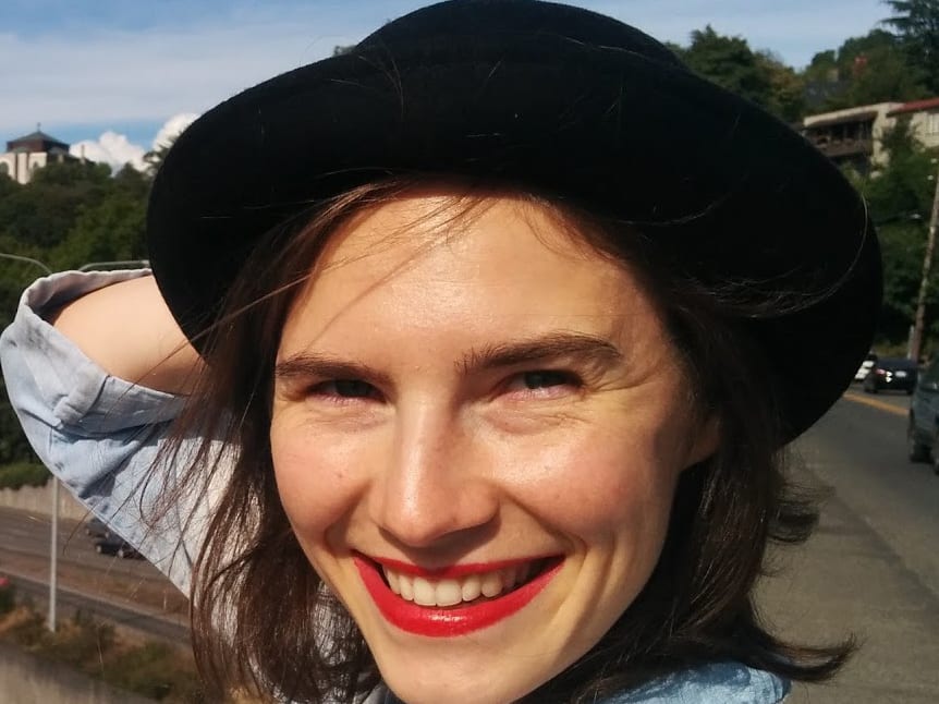 Amanda Knox, smiling, photographed outdoors in Seattle in 2016