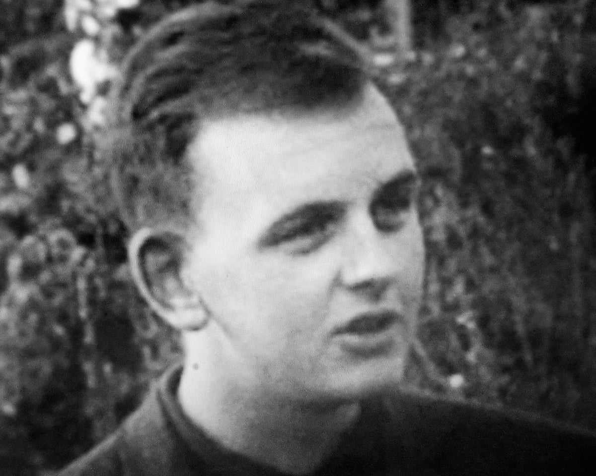 Black and white head and shoulders photograph of Derek Ridgewell